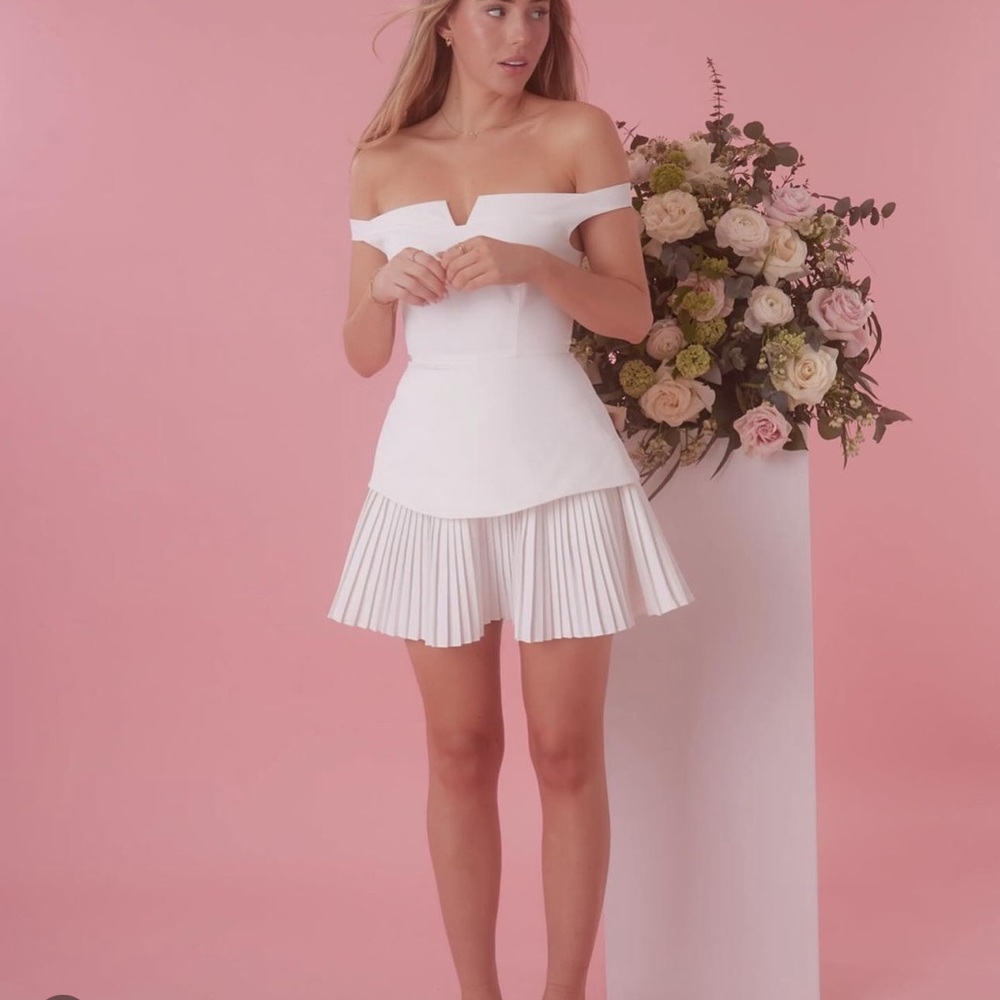 Odd Muse no. 1 White dress